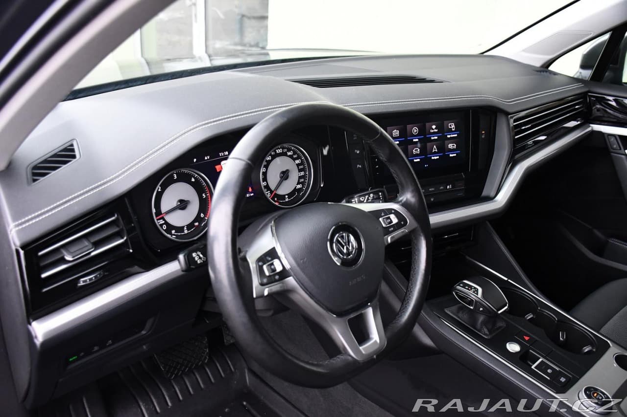 2020 Volkswagen Touareg - 15