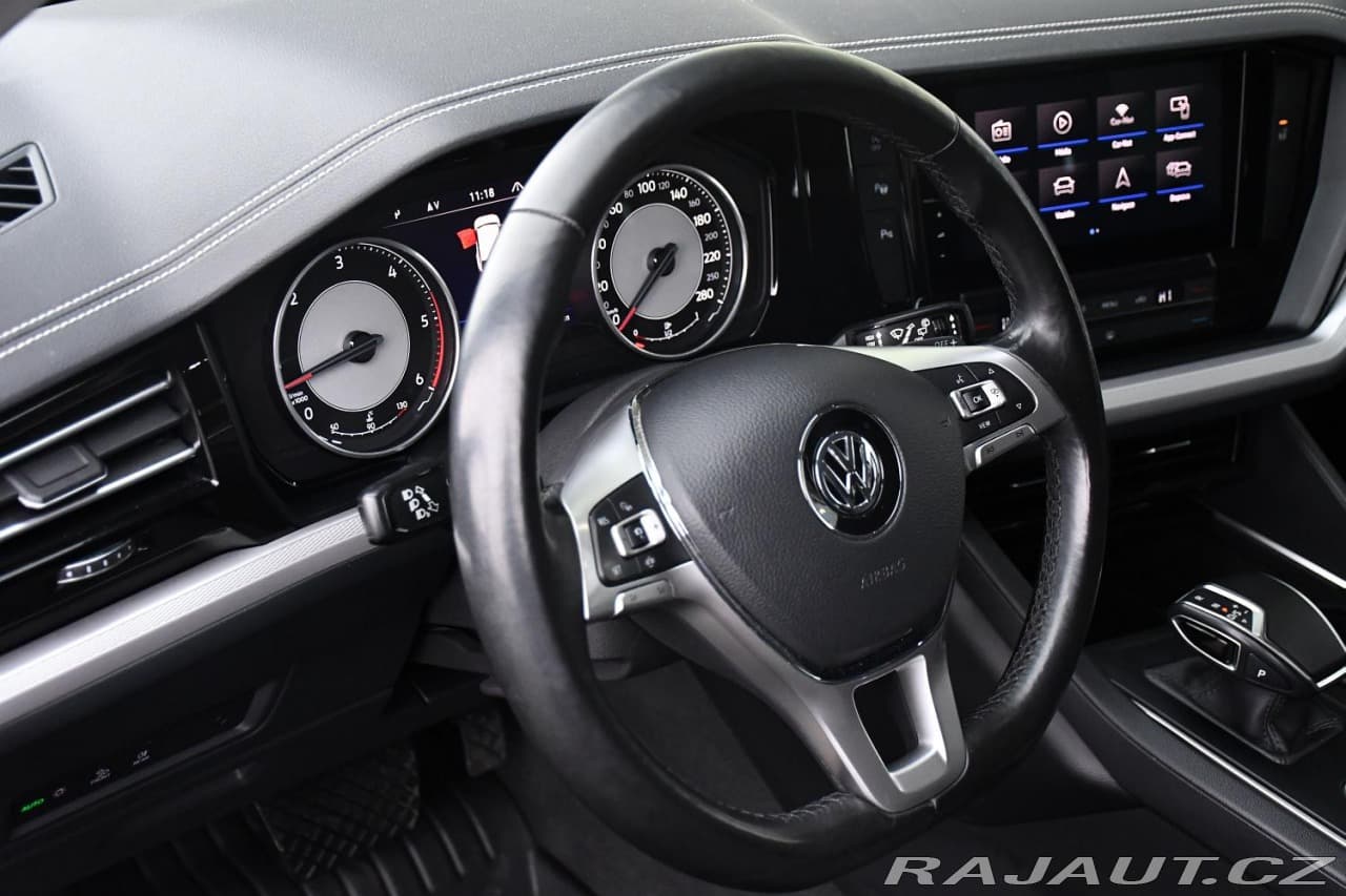 2020 Volkswagen Touareg - 16