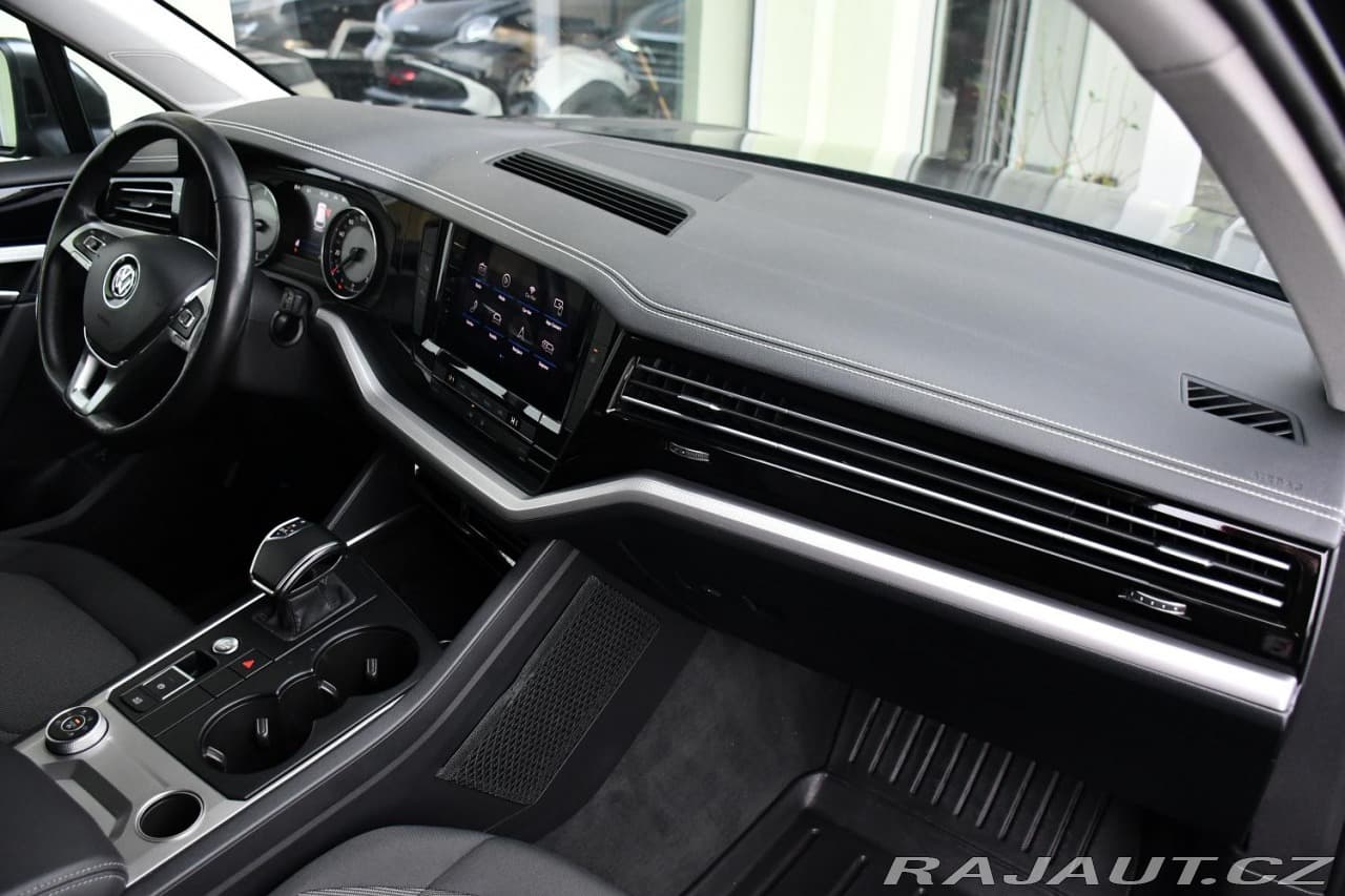 2020 Volkswagen Touareg - 17