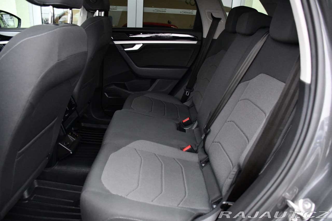 2020 Volkswagen Touareg - 19