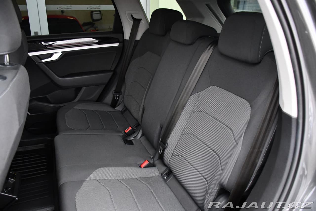 2020 Volkswagen Touareg - 20