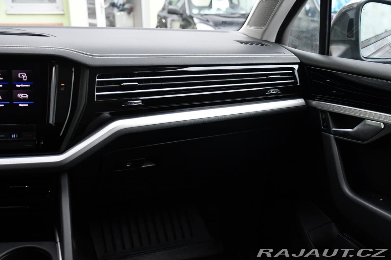 2020 Volkswagen Touareg - 8