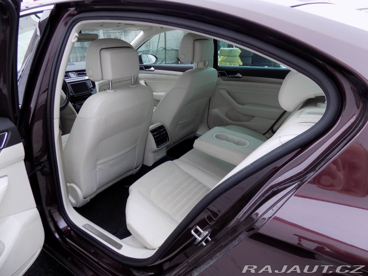 2017 Volkswagen Passat - 11