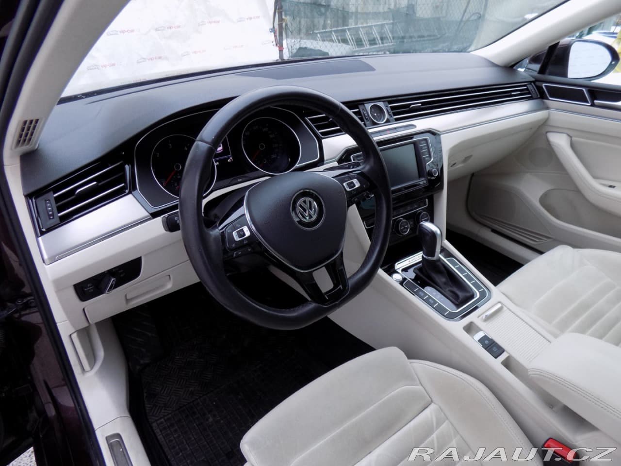 2017 Volkswagen Passat - 13