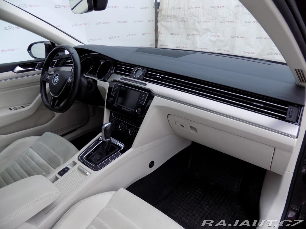 2017 Volkswagen Passat - 16