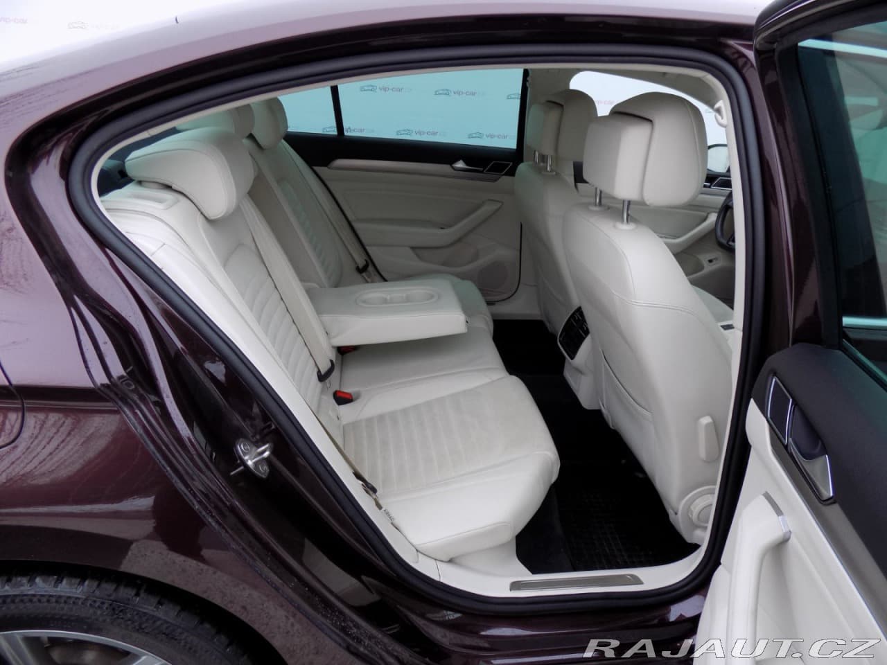 2017 Volkswagen Passat - 18