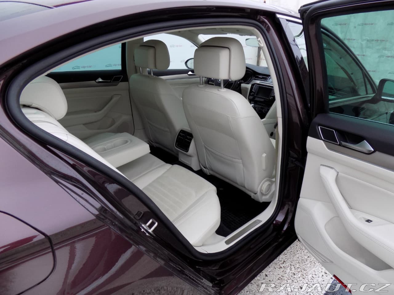 2017 Volkswagen Passat - 19