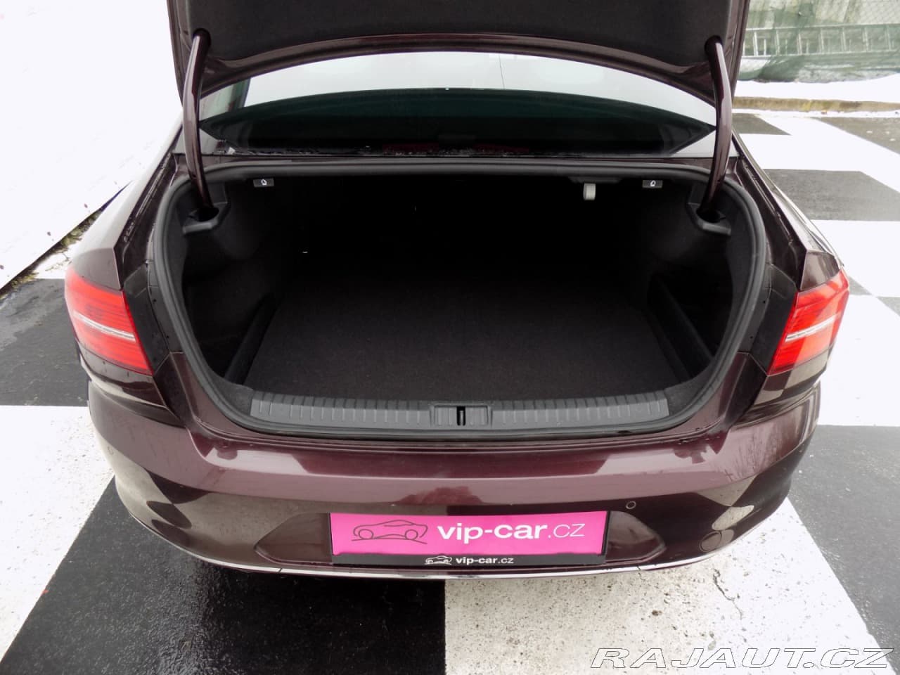 2017 Volkswagen Passat - 8