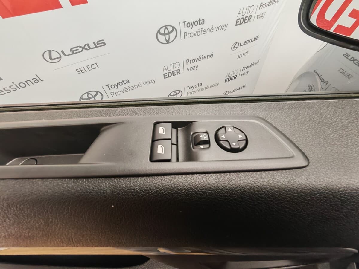 2025 Toyota Proace - 9
