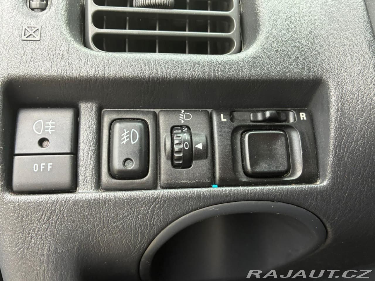 2004 Suzuki Ignis - 14