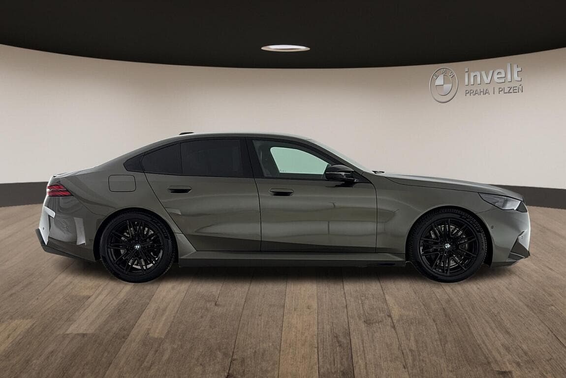 2025 BMW M5 - 2