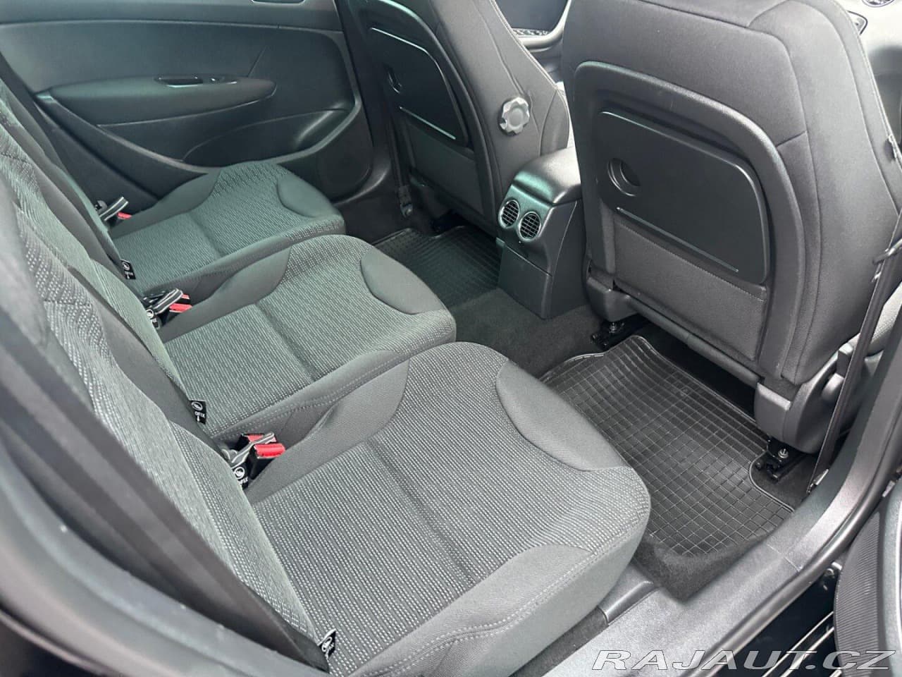 2013 Peugeot 308 - 13