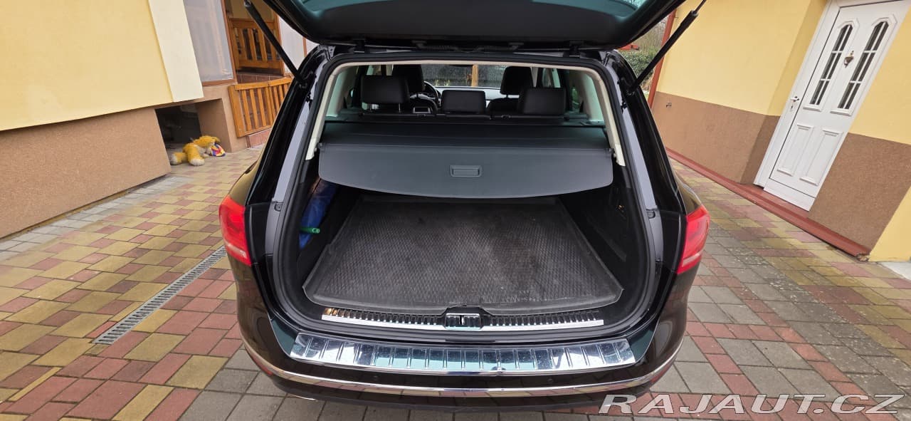 2017 Volkswagen Touareg - 2