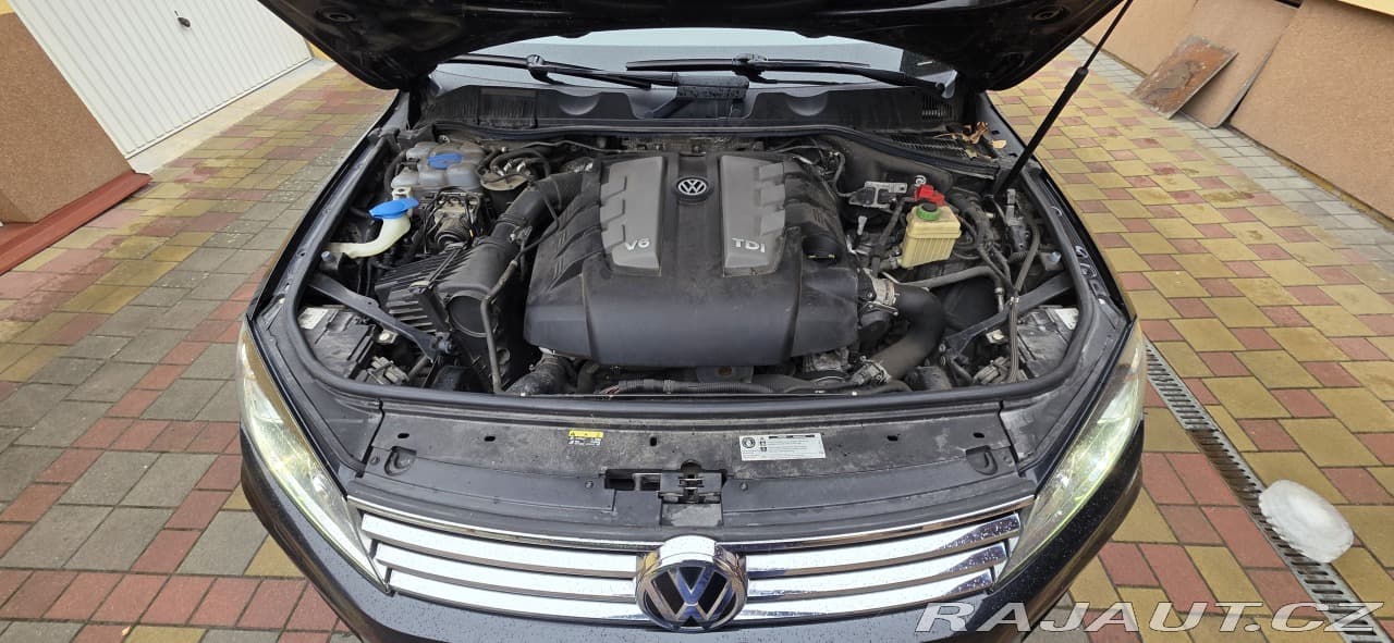 2017 Volkswagen Touareg - 7