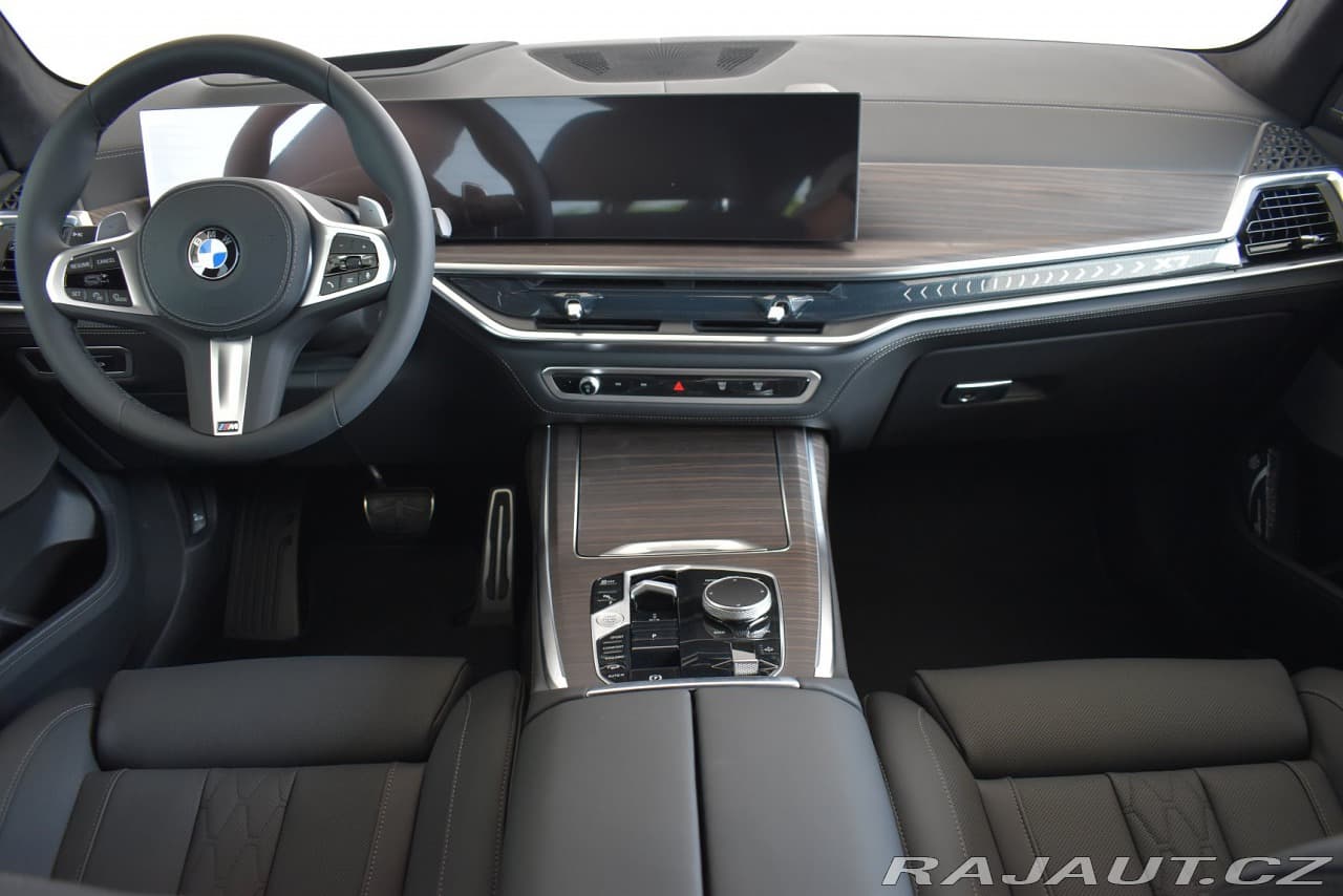 2025 BMW X7 - 6