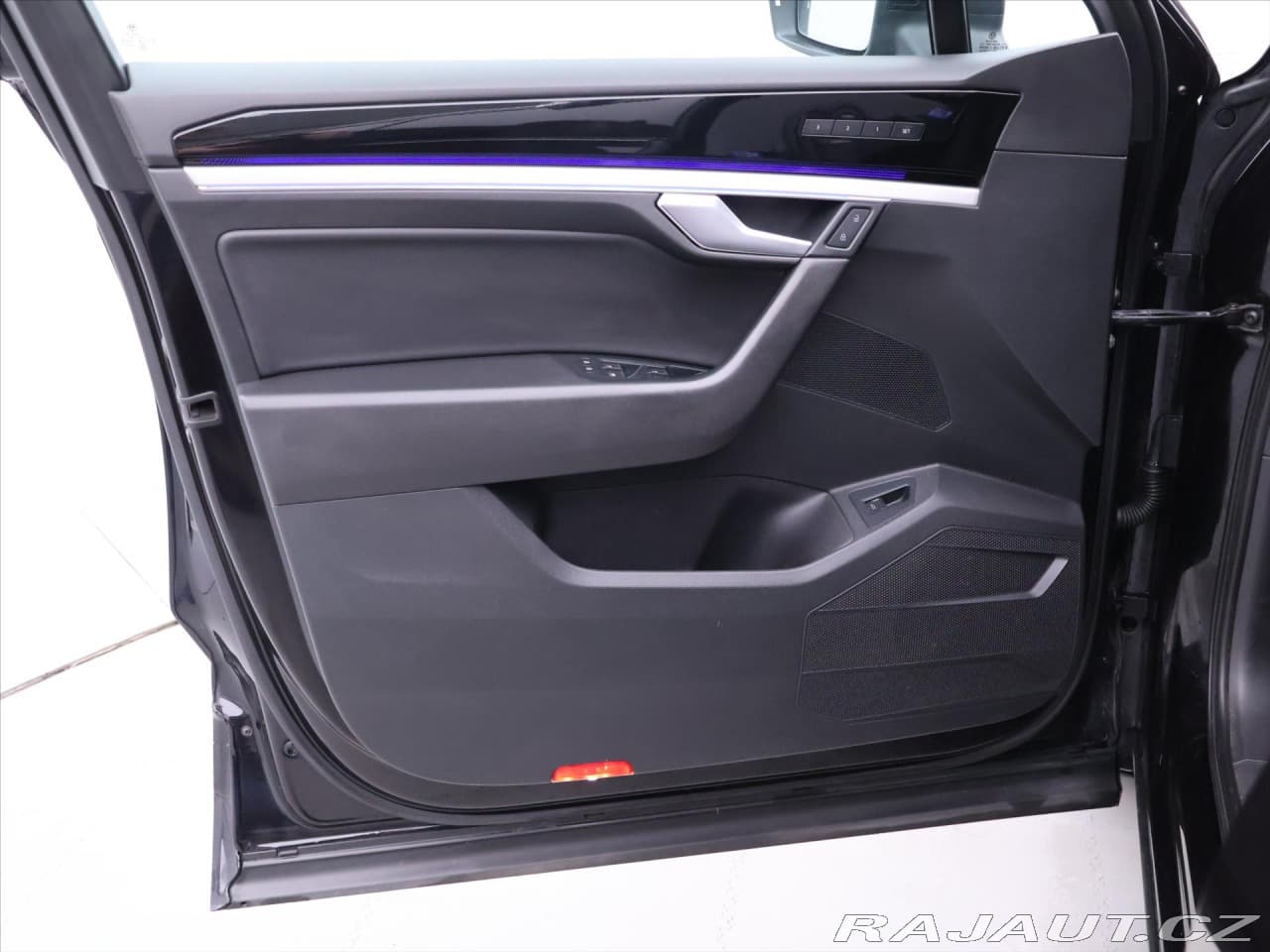 2018 Volkswagen Touareg - 11