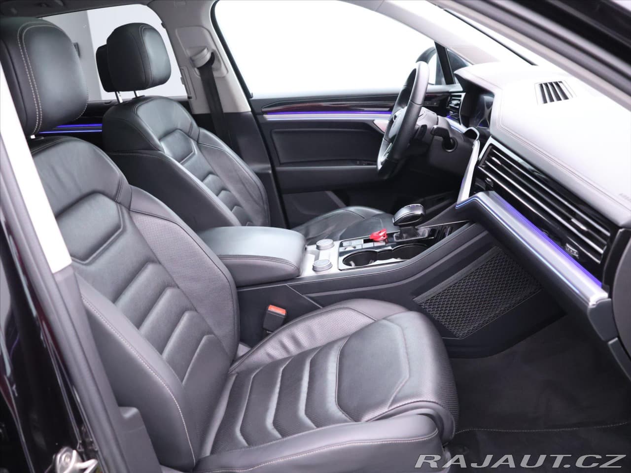 2018 Volkswagen Touareg - 13