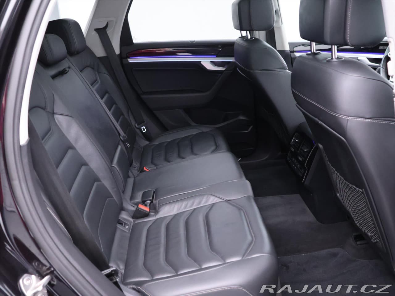 2018 Volkswagen Touareg - 14