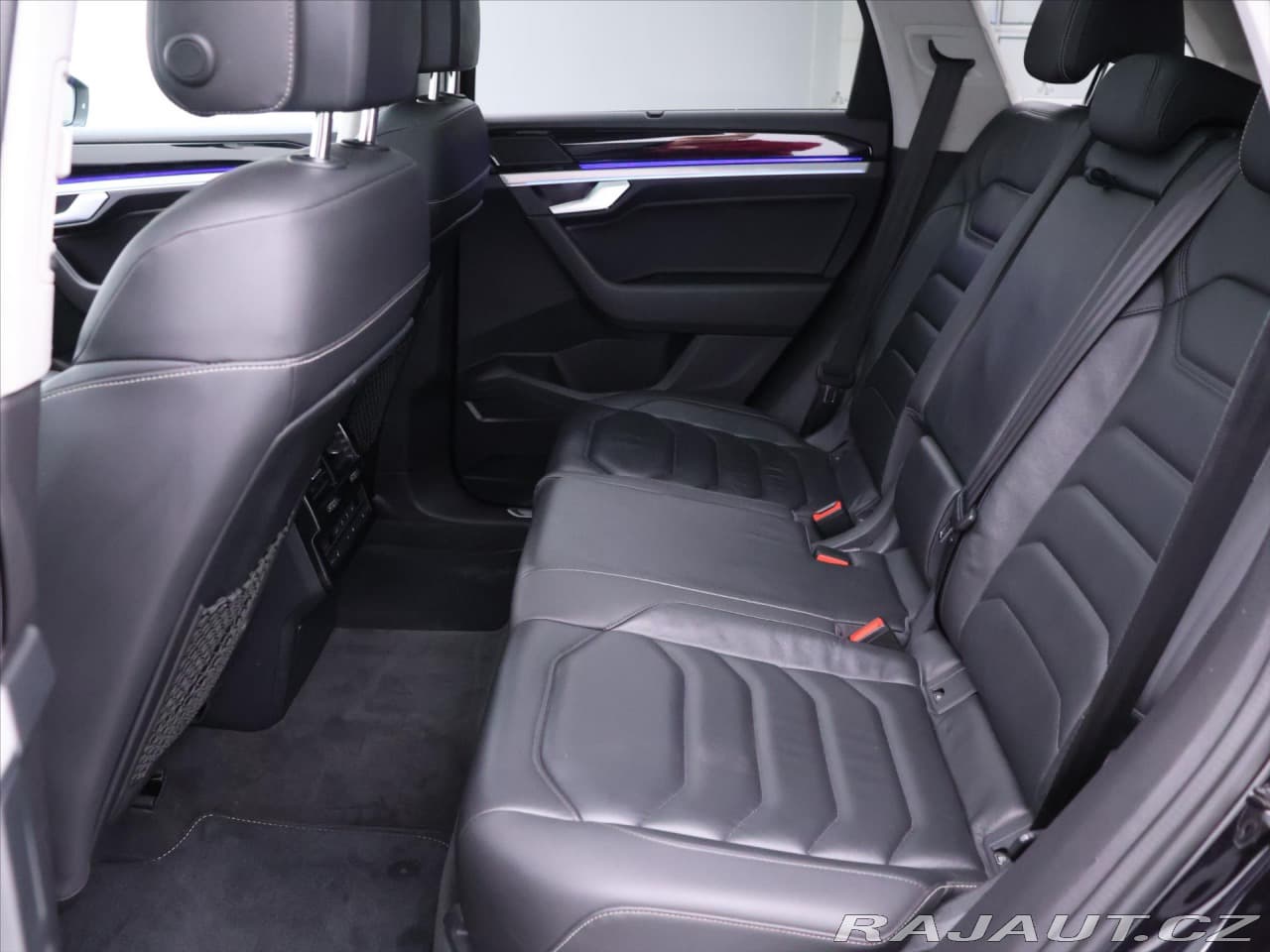 2018 Volkswagen Touareg - 15