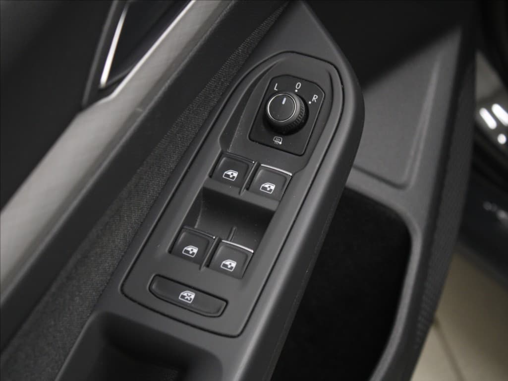 2023 Volkswagen Golf - 19