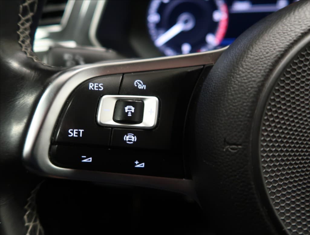 2018 Volkswagen Tiguan - 14