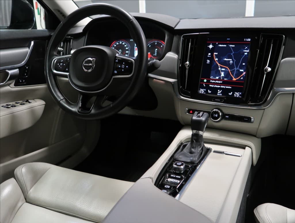 2020 Volvo S90 - 11