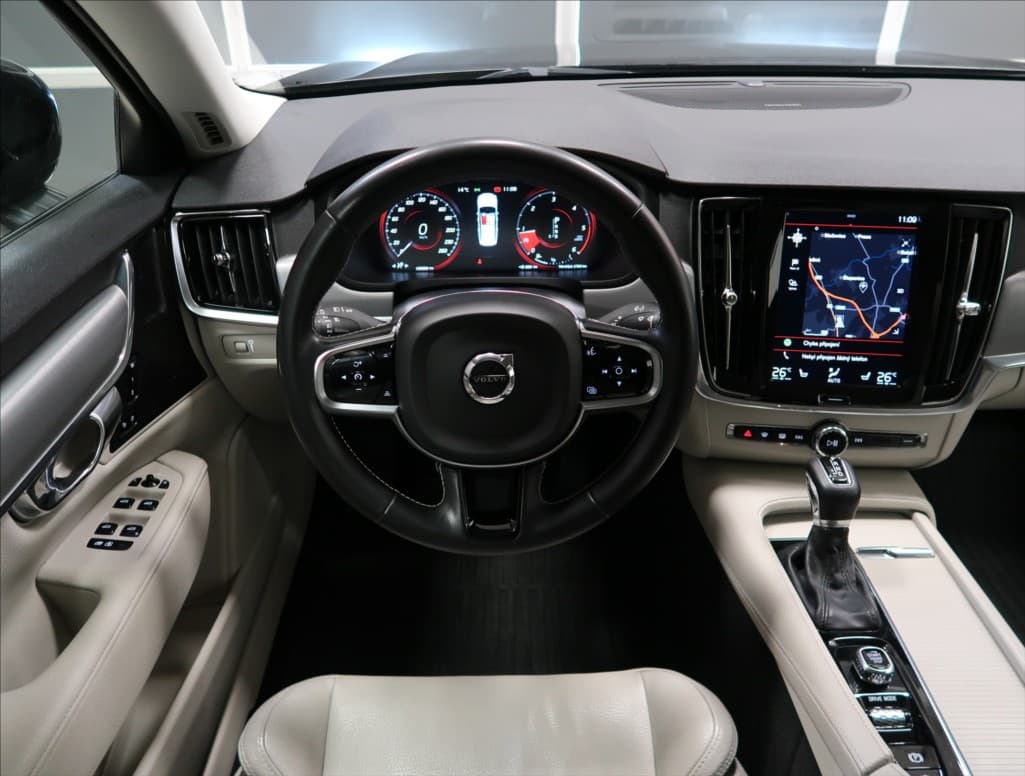 2020 Volvo S90 - 12