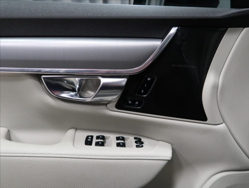 2020 Volvo S90 - 17