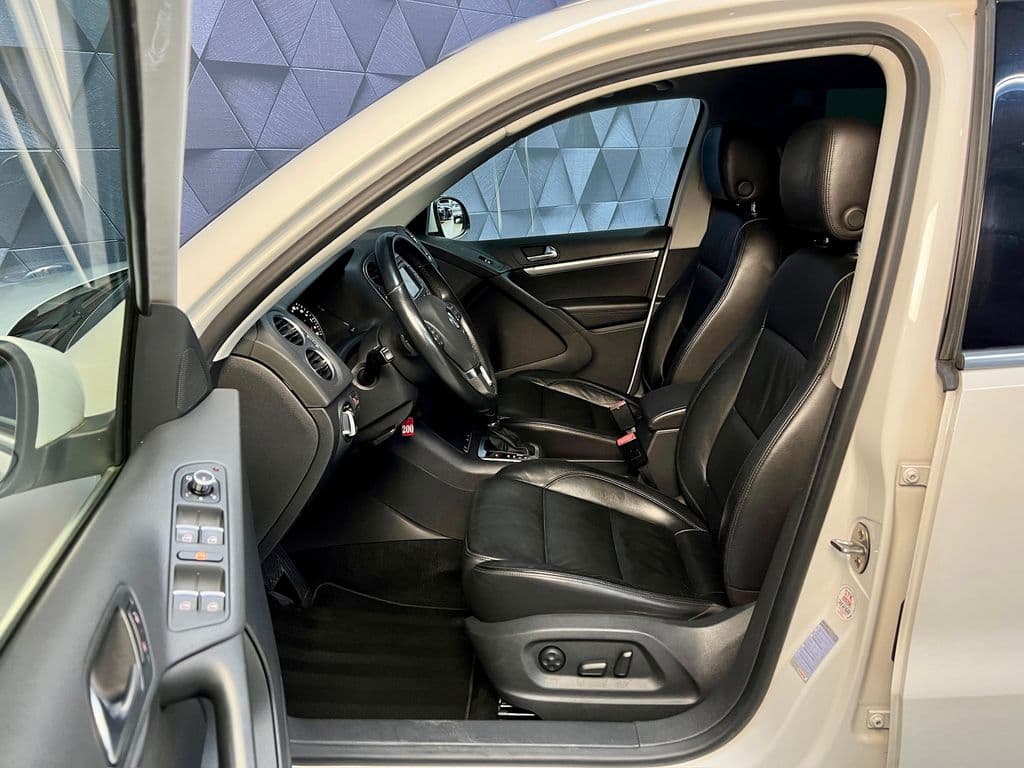 2012 Volkswagen Tiguan - 11