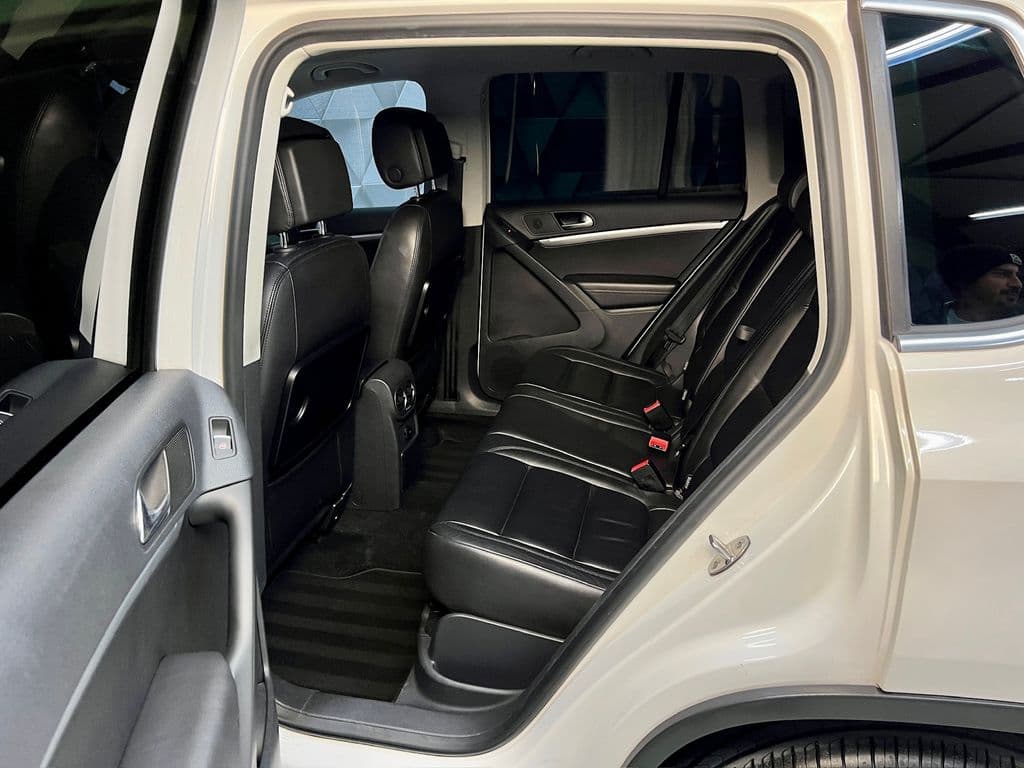 2012 Volkswagen Tiguan - 12