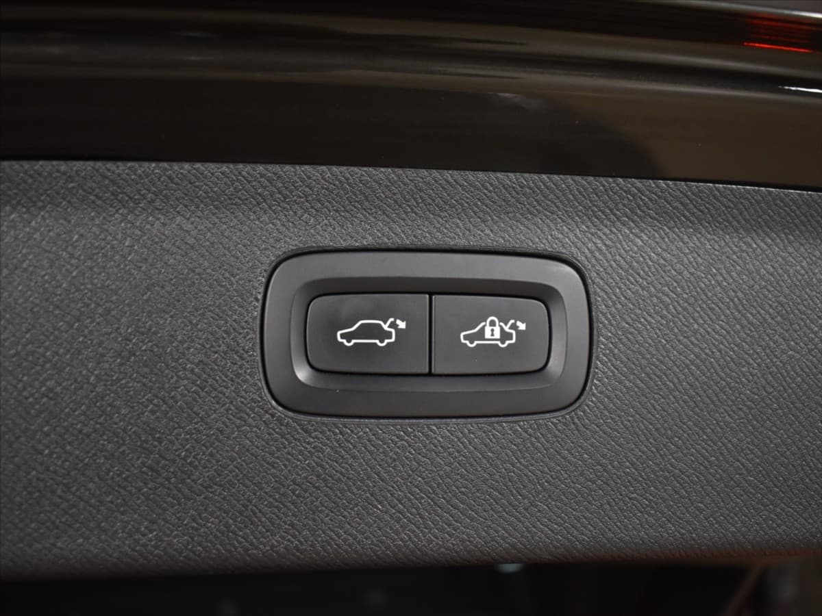 2018 Volvo XC90 - 12