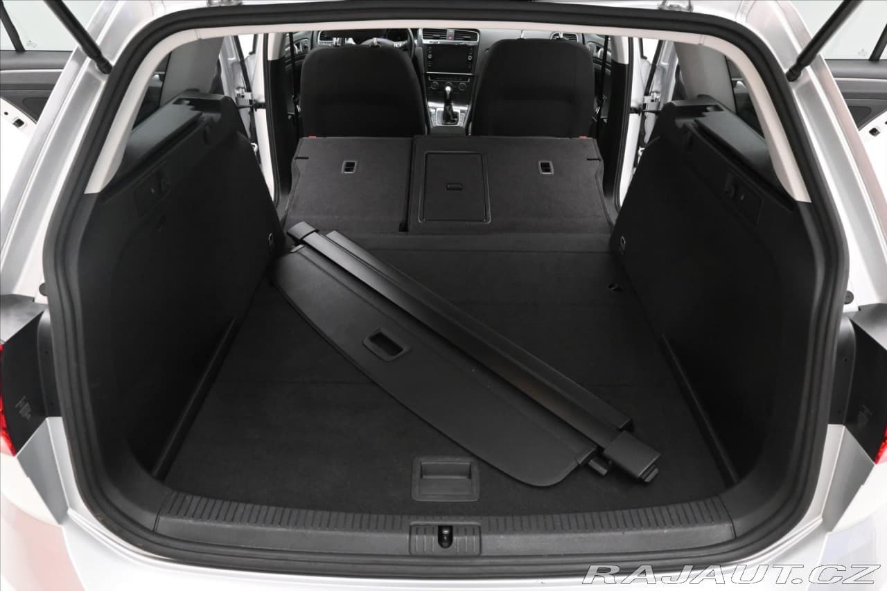 2019 Volkswagen Golf - 11