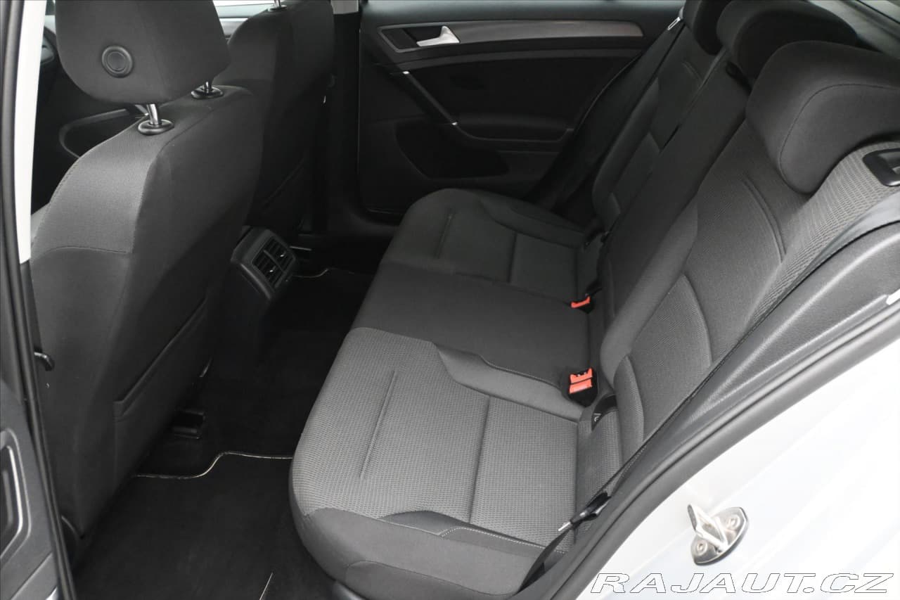 2019 Volkswagen Golf - 14