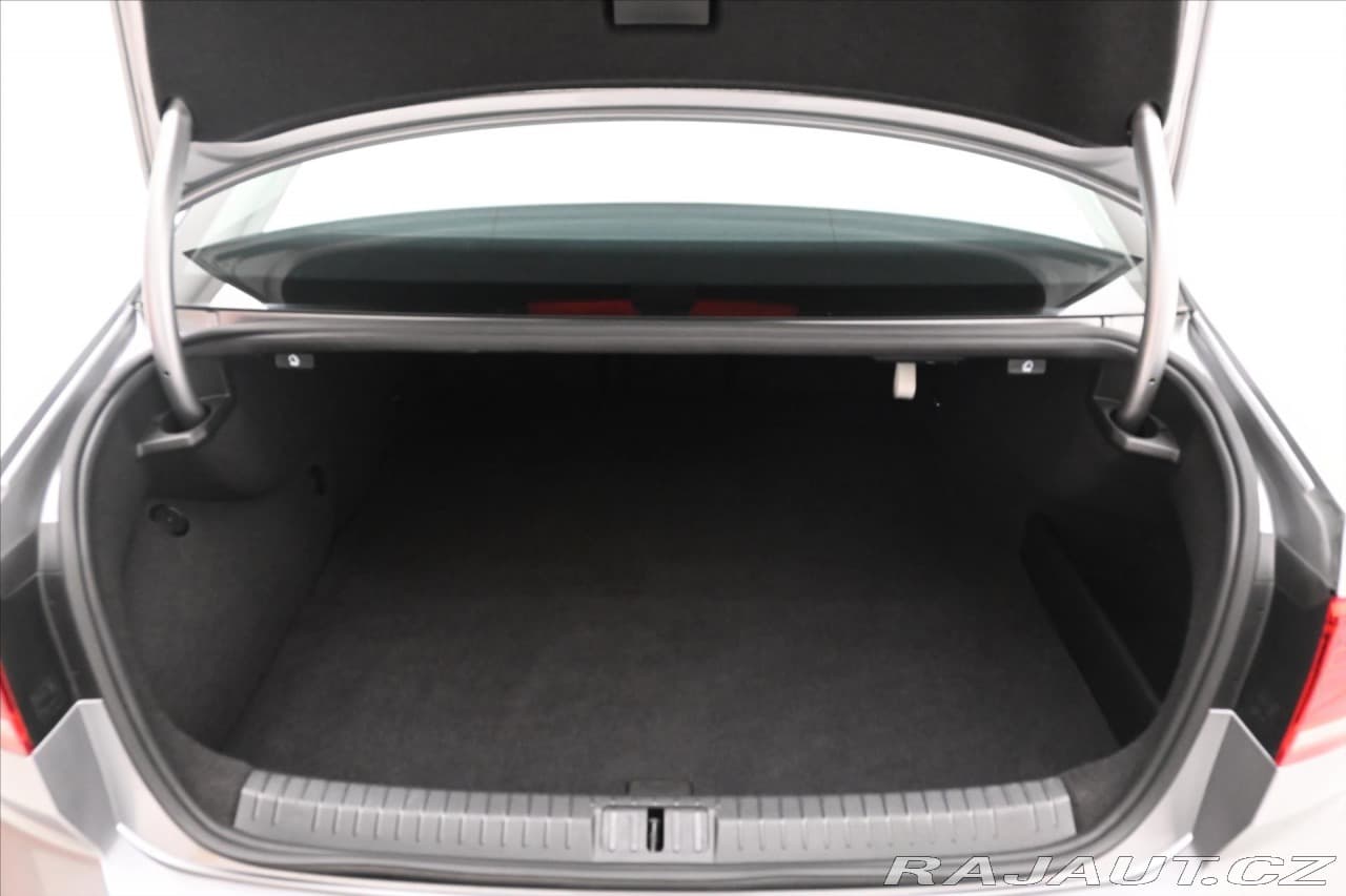 2022 Volkswagen Passat - 10