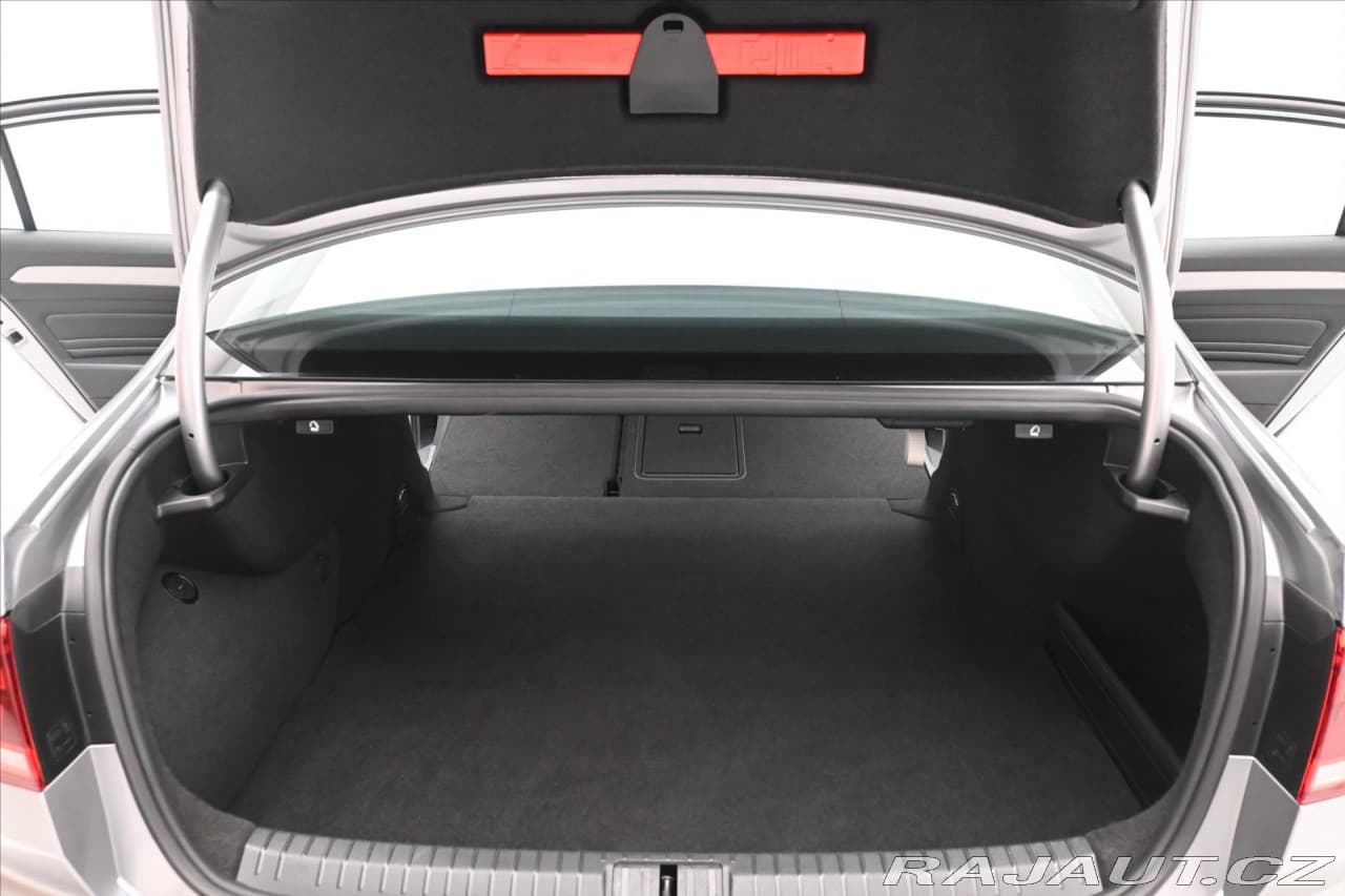 2022 Volkswagen Passat - 11