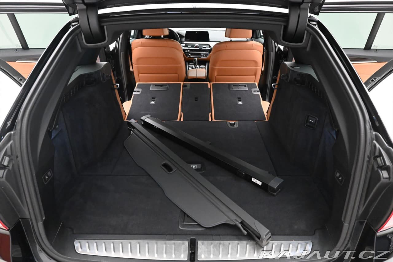 2019 BMW 5-Series - 11