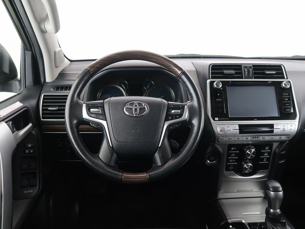 2018 Toyota Land Cruiser - 16