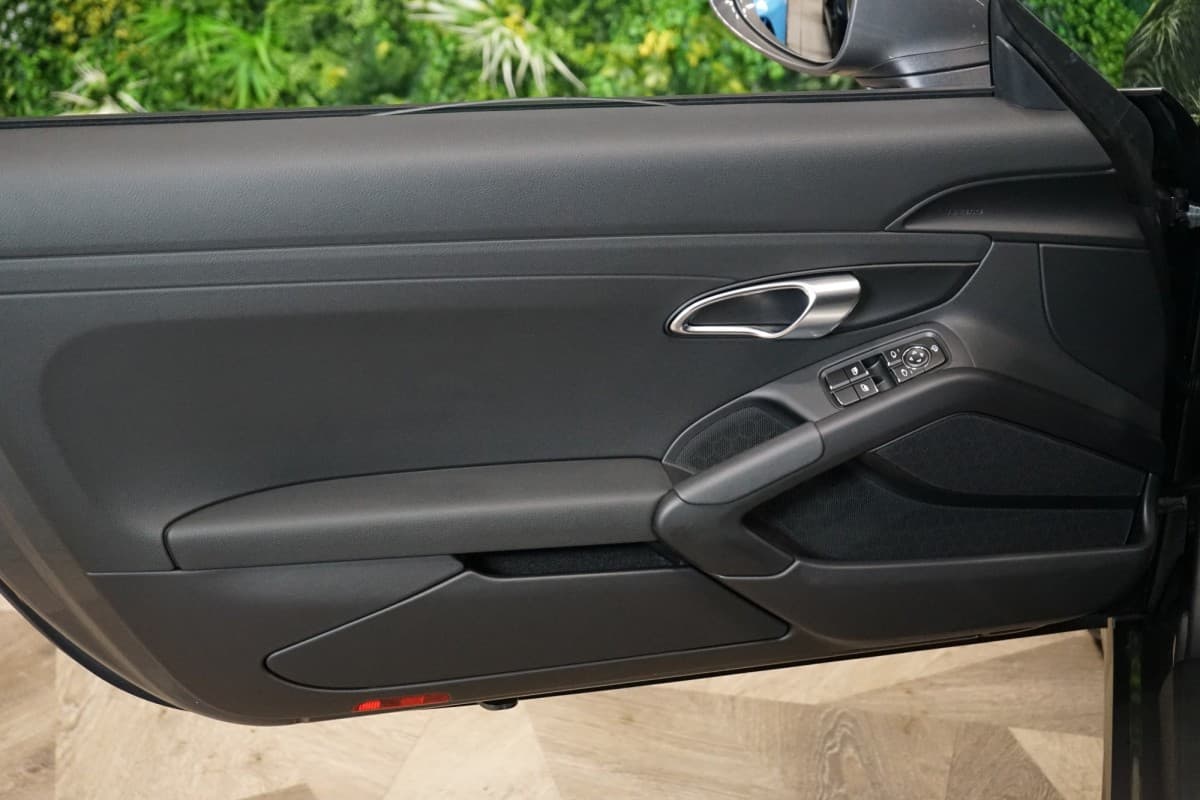 2024 Porsche 718 - 11