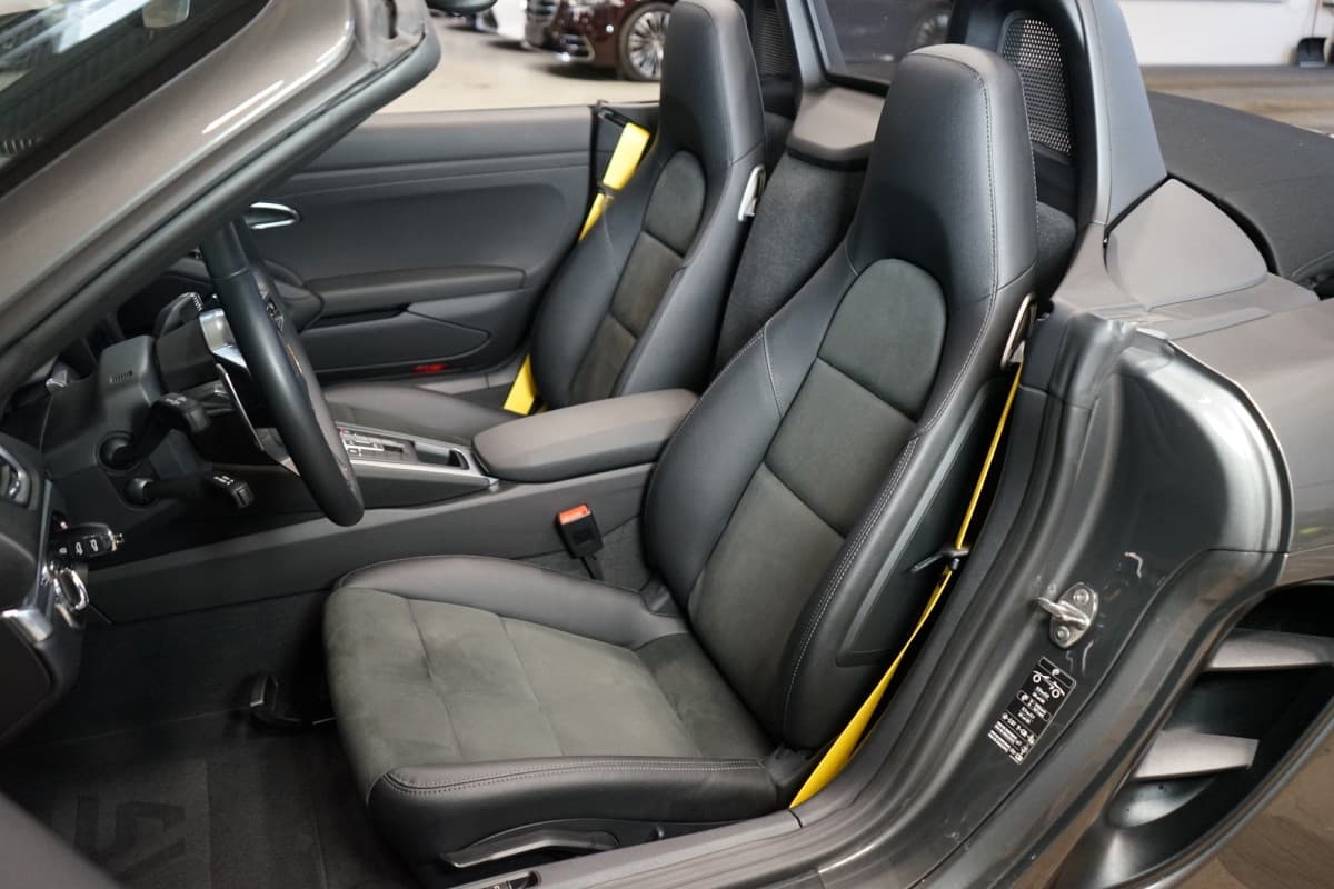 2024 Porsche 718 - 12