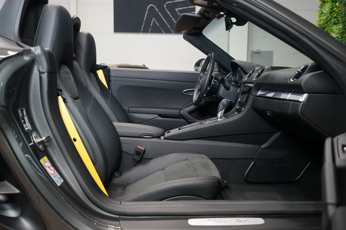 2024 Porsche 718 - 17