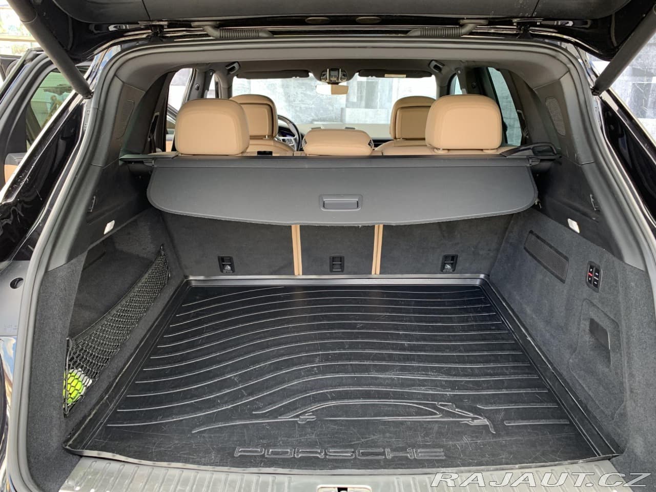 2019 Porsche CAYENNE - 11
