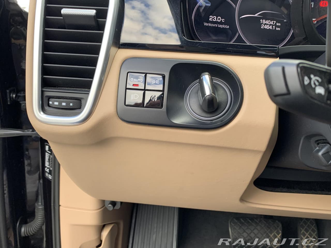 2019 Porsche CAYENNE - 19