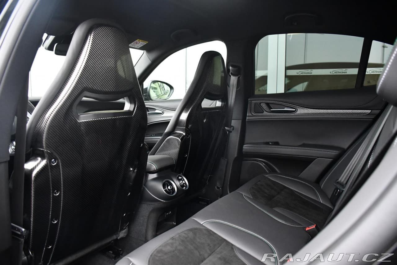 2024 Alfa Romeo Stelvio - 10