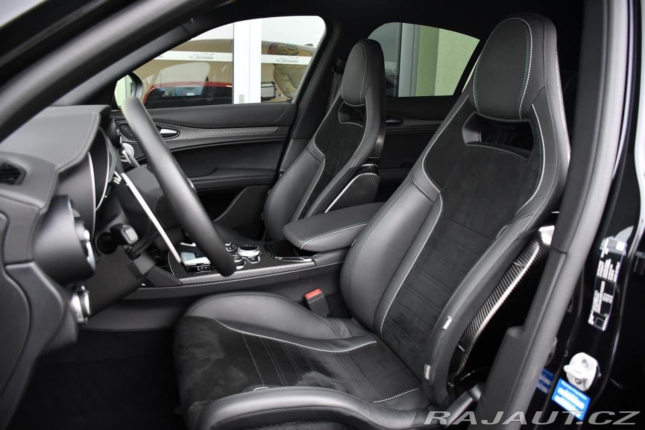 2024 Alfa Romeo Stelvio - 8