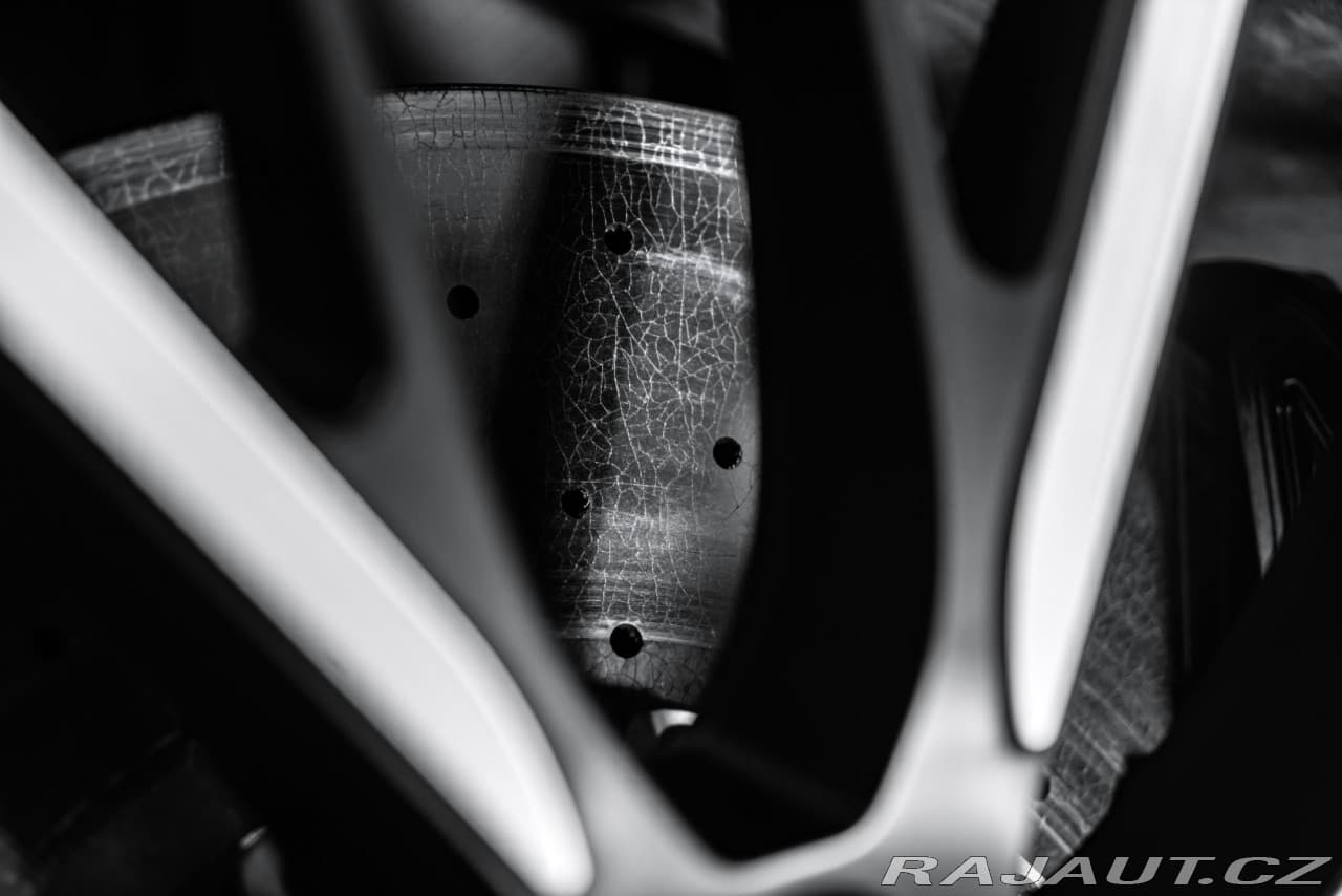 2023 Aston Martin Dbx - 12