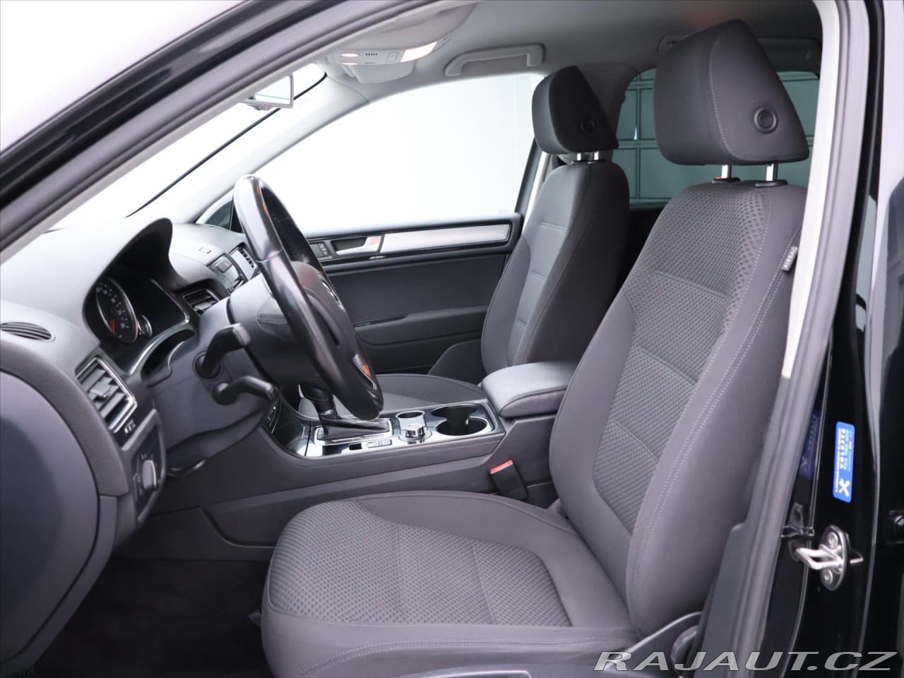 2012 Volkswagen Touareg - 10