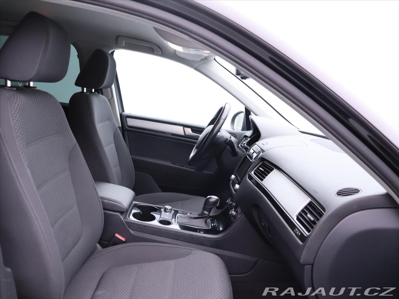 2012 Volkswagen Touareg - 11