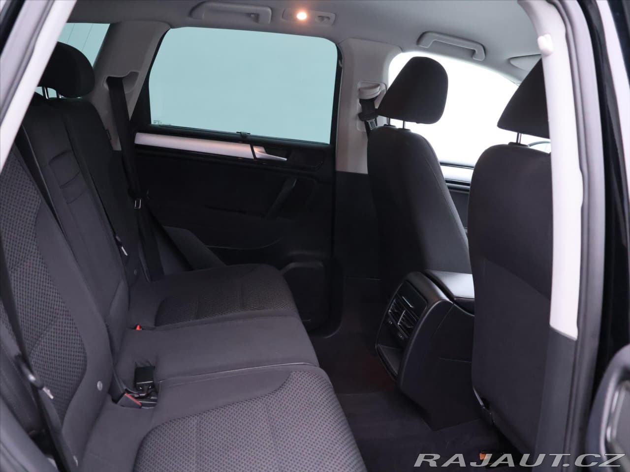 2012 Volkswagen Touareg - 12