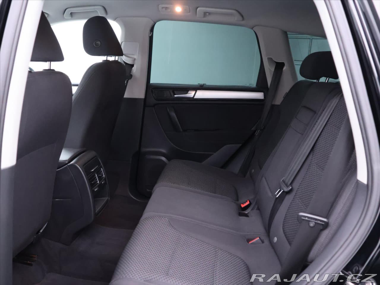 2012 Volkswagen Touareg - 13