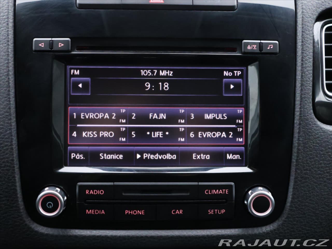 2012 Volkswagen Touareg - 17